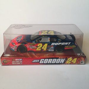 Winners Circle 1:24 NASCAR Jeff Gordon # 24 Du Pont Chevy Impala SS Die-Cast Car